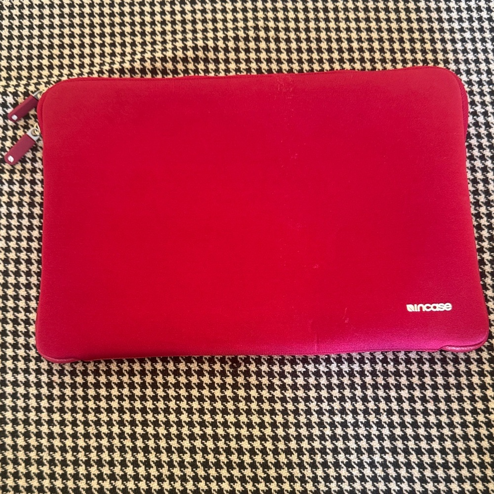 Incase Scarlet Tablet Sleeve